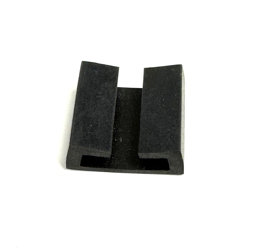 210730 - INSERT, RUBBER, EP70, NYLON FRP/SS CLAMP, 4", AXEON